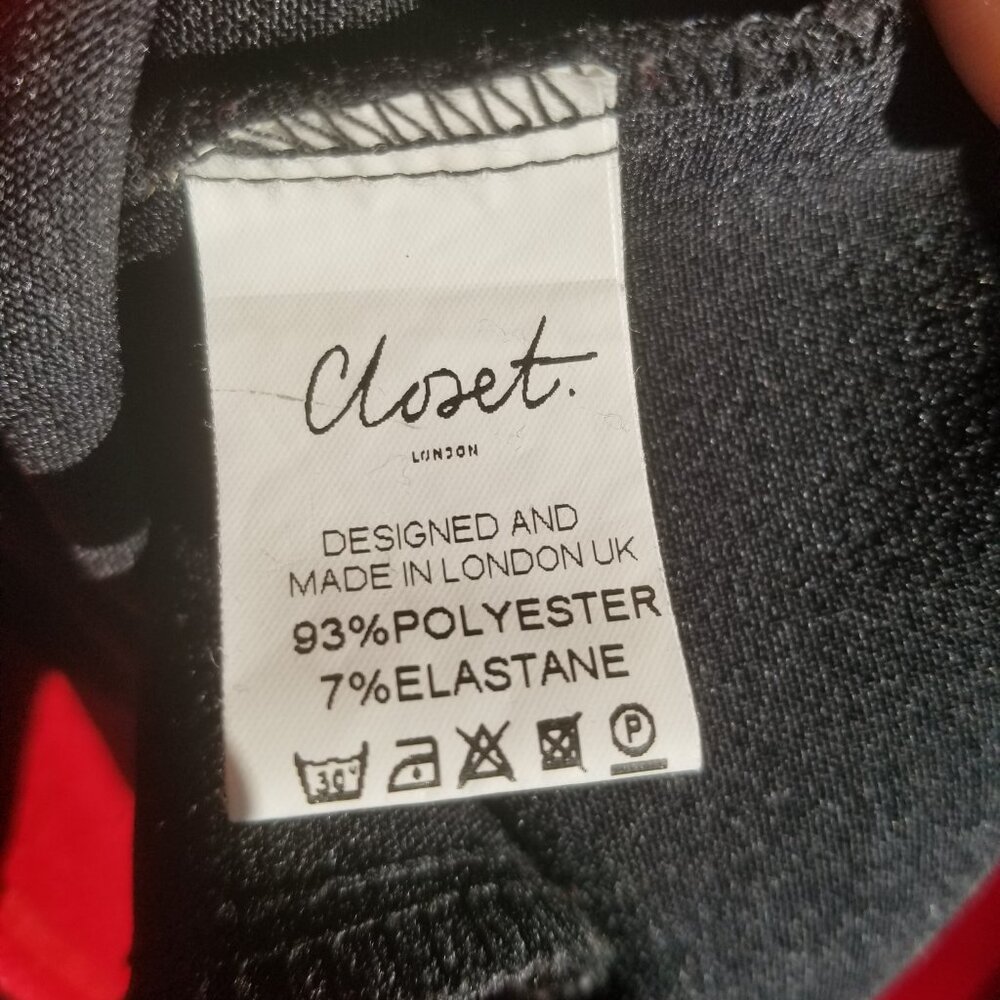 Red and black fit and flare dress - Picture 7 of 8